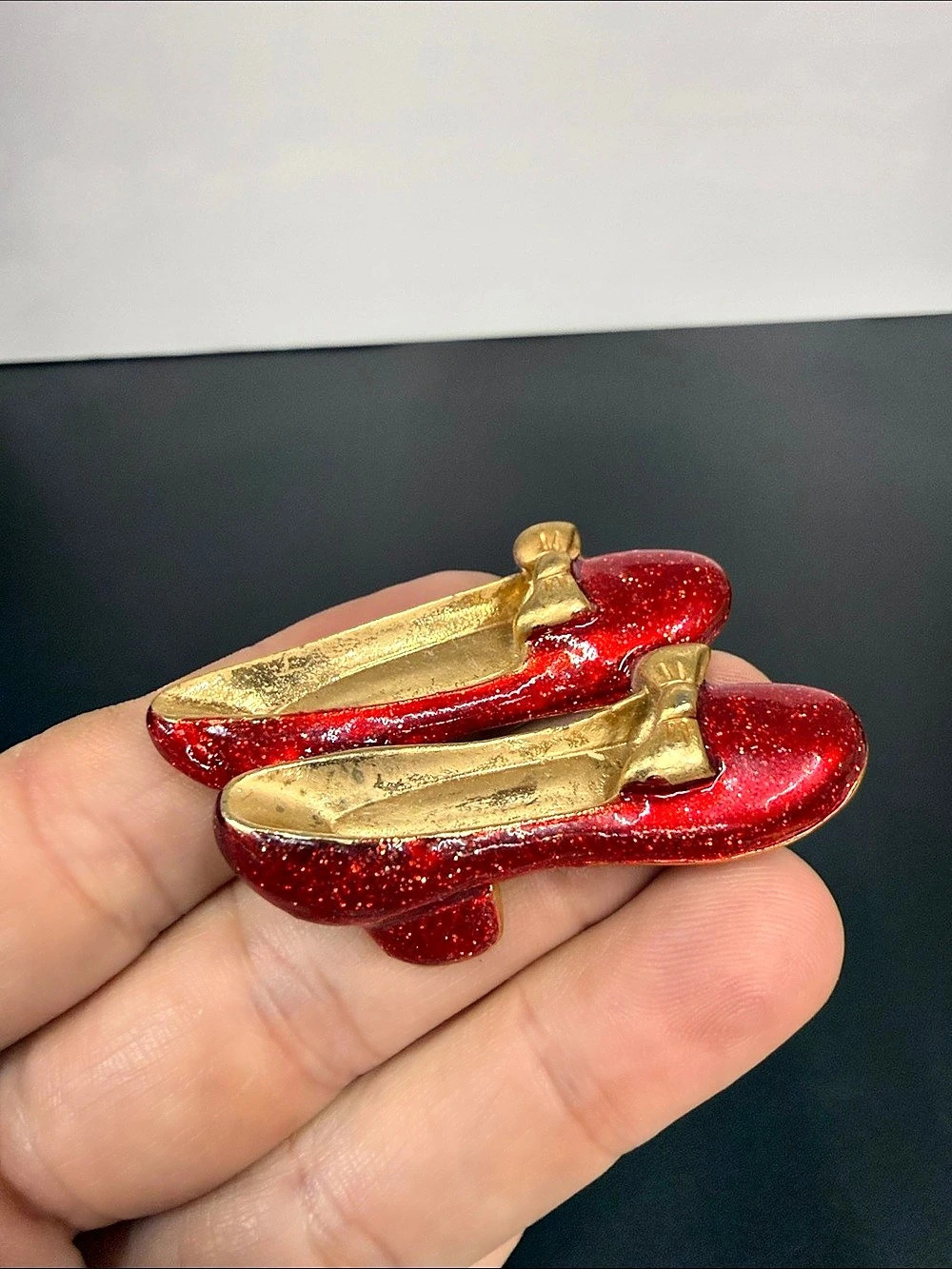 Vintage Ruby Red Slippers Brooch Glitter Enamel Gold Tone Shoe Pin